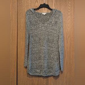 Gray Knit Sweater Adorned With A Hood And Beautiful Stitching Design